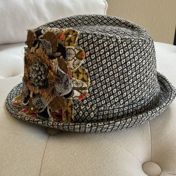 NWOT Fedora Hat with Embellishments - Picture 6 of 6